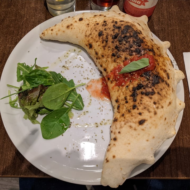 review photo of La Stella Nera Calzone A love supreme shared by @fl0 on 30 Apr 2022 - review