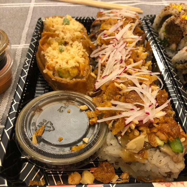 review photo of OPLANTE Sushi Wok Végétalien Montreal (x Yuan) sushi combo 24 pcs shared by @federicag on 22 May 2022 - review