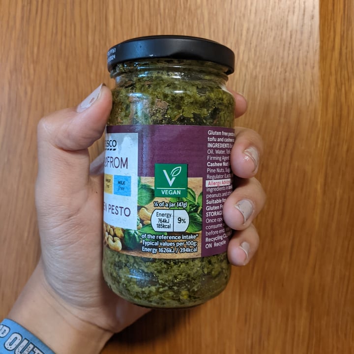 photo of Tesco Free From Green pesto shared by @katchan on  30 Aug 2022 - review