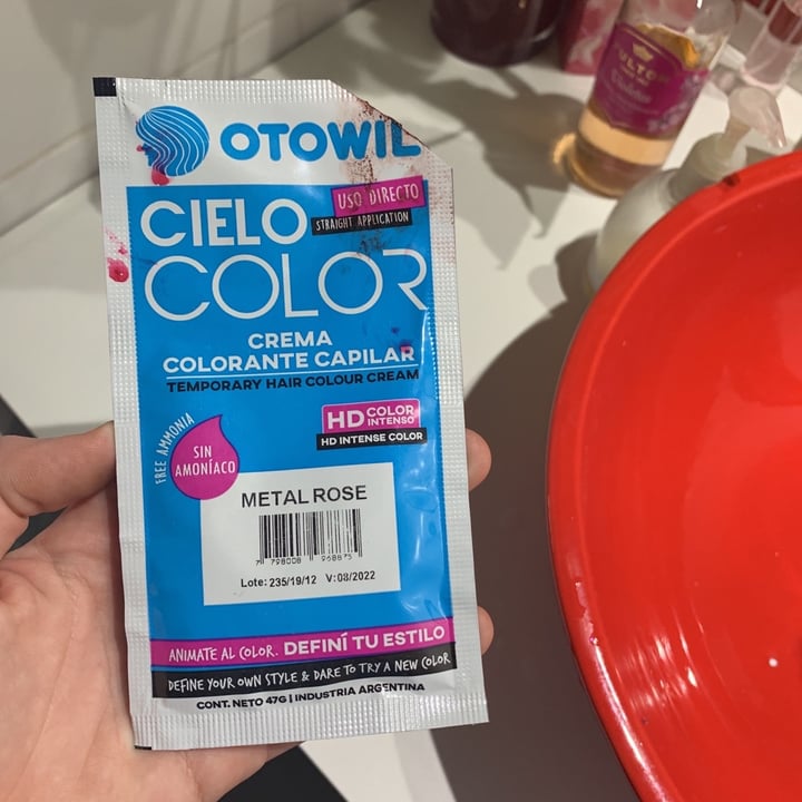 photo of Otowil Cielo Color Crema Colorante Capilar Fantasía shared by @constanzata on  20 Apr 2020 - review