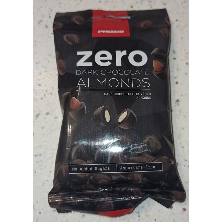 review photo of Prozis Zero Dark chocolate almonds shared by @giulyzf on 06 Dec 2021 - review