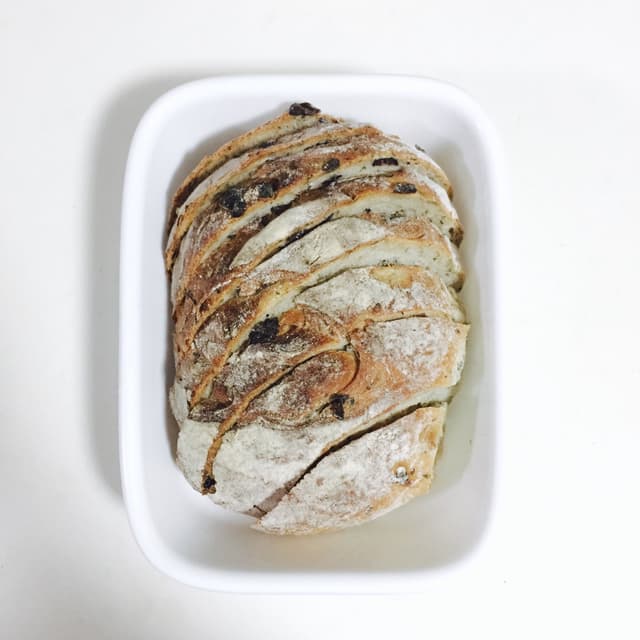 菜肴“Onion Olive Coriander Bread”的照片