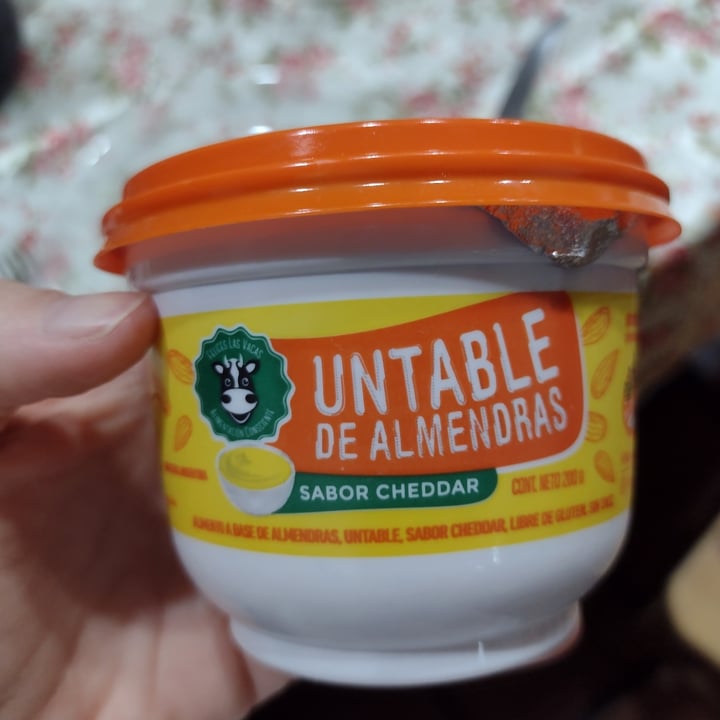 review photo of Felices Las Vacas Untable de Almendras Sabor Cheddar shared by @juanavegana on 26 Feb 2021 - review