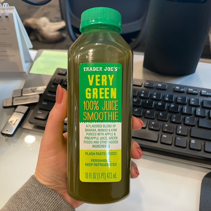 photo of Trader Joe's Very Green Juice Smoothie shared by @jpegg on  29 Nov 2022 - review