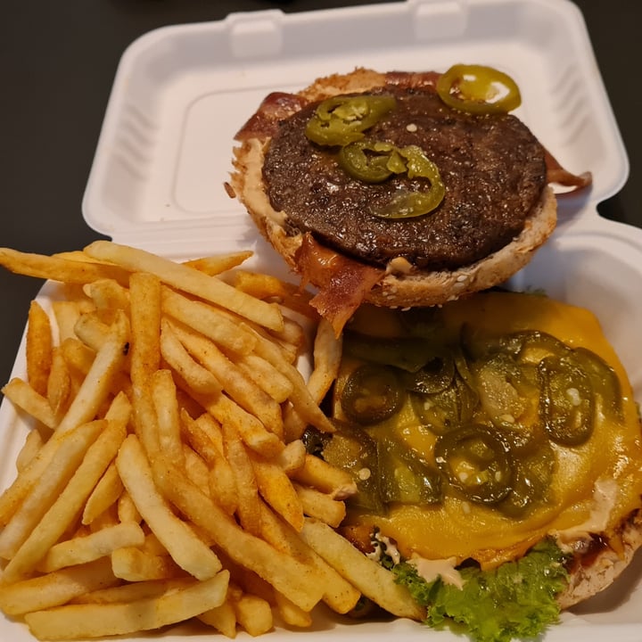 photo of The Fussy Vegan Smokey Jalapeno Burger shared by @makeadifference on  19 Jun 2022 - review
