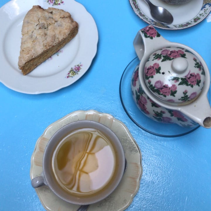 photo of Alice's Tea House Scon De Banana Y Nuez shared by @miadanila on  16 Feb 2022 - review