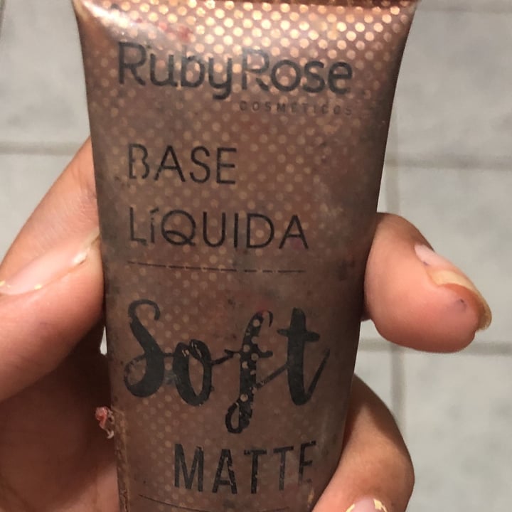 photo of RubyRose Base Líquida shared by @gabi1322 on  09 Nov 2022 - review