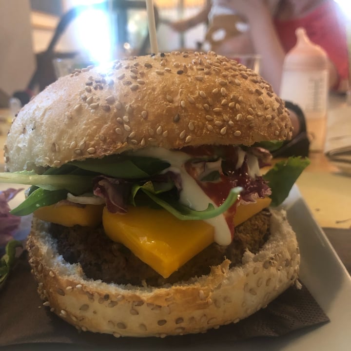 review photo of ChiccoTeca cheeseburger veg shared by @federick on 29 Aug 2022 - review