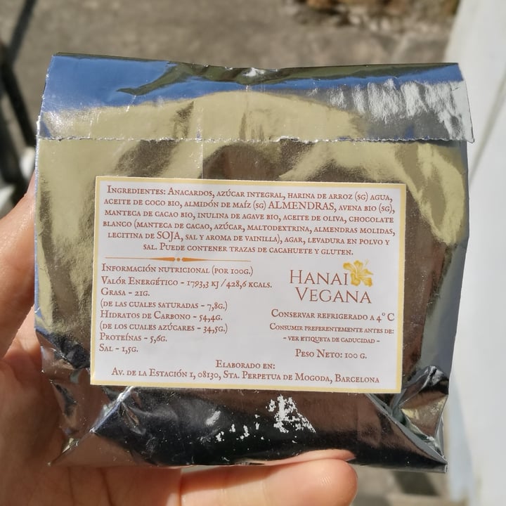 photo of Hanai Vegana Alfajor De Chocolate Blanco Y Dulce De Leche shared by @luciacev on  02 Apr 2021 - review