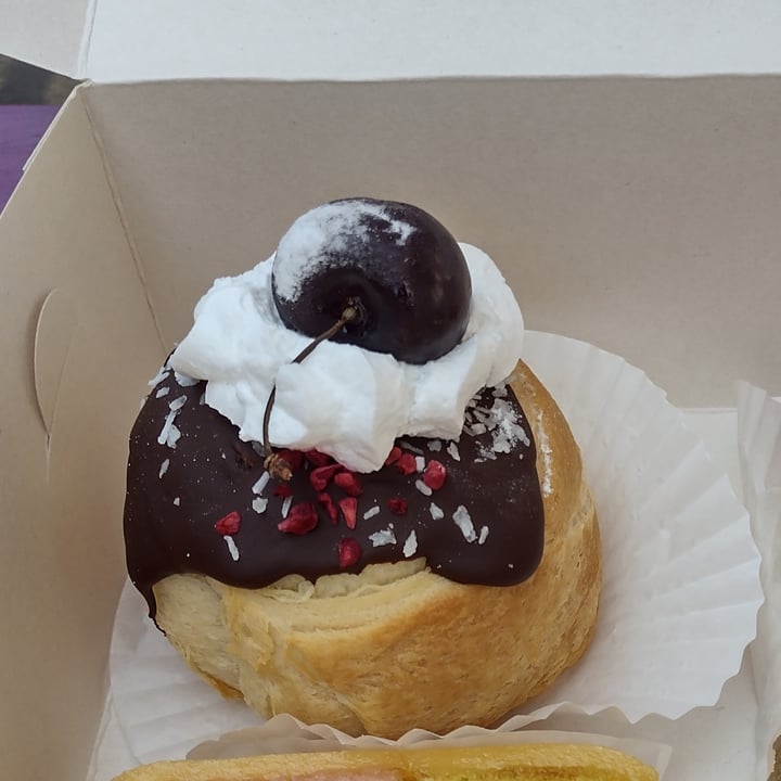 photo of Seaside Kitchen & Cake Parlour Cruffin shared by @thedappervegan on  19 Jul 2021 - review