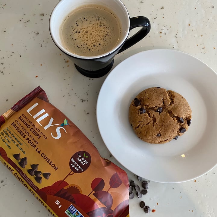 photo of Lily's Dark Chocolate Baking Chips shared by @cmunegatto on  29 Jan 2021 - review