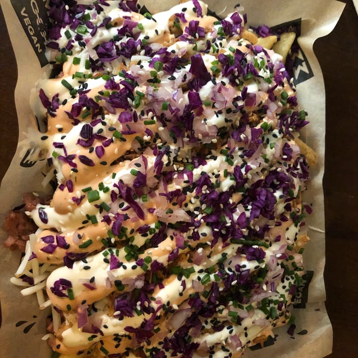 photo of Mad Mad Vegan Supreme yaya fries shared by @lulipajaro on  15 Oct 2021 - review