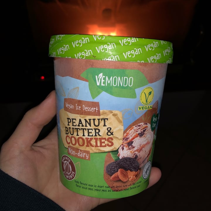 photo of Vemondo Gelato Peanutbutter & Cookies shared by @miawallace999 on  18 Feb 2022 - review