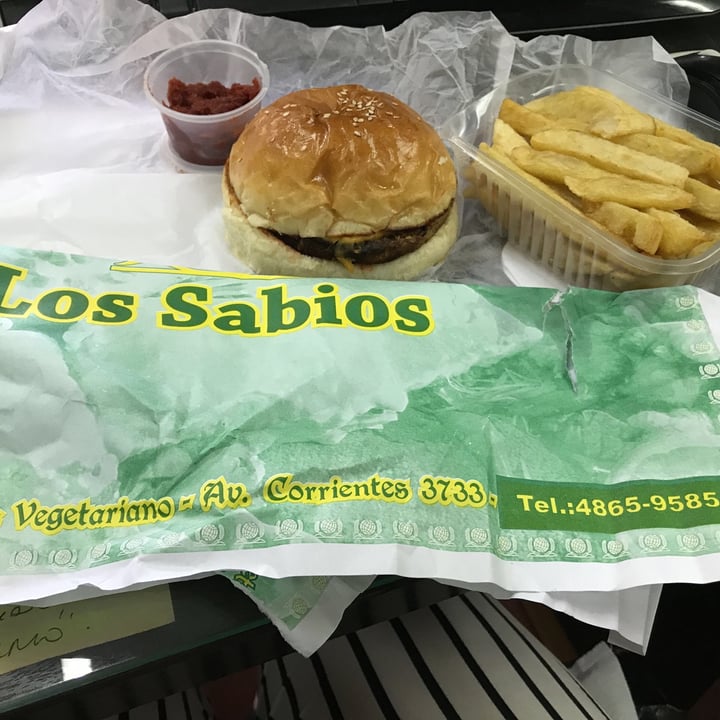 photo of Los Sabios Restaurante Simple Burger VEGETARIANO (tiene queso) de Espinaca shared by @mechab on  13 Jan 2021 - review