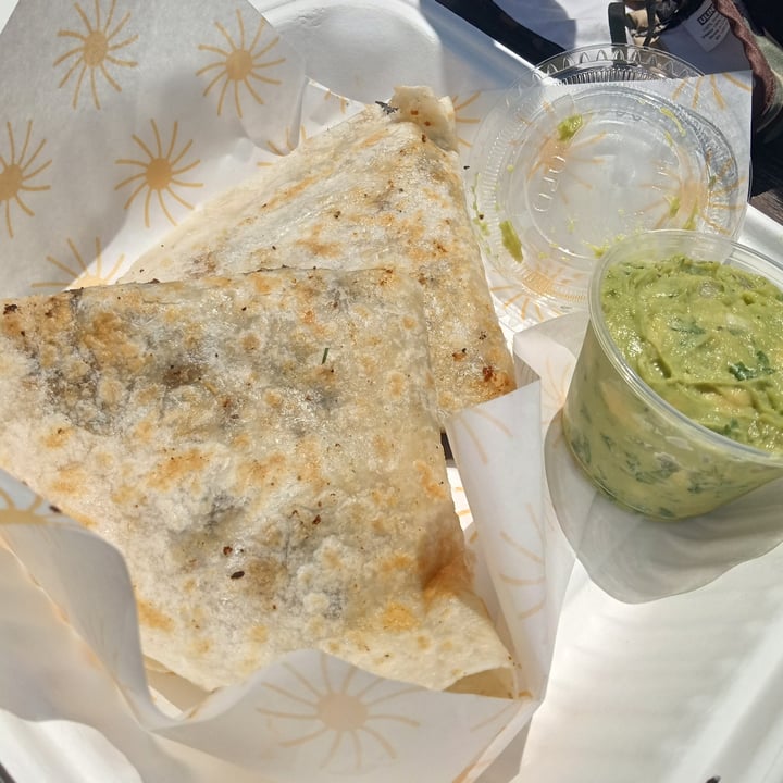 photo of PLANTOS Quesadilla With Mushroom shared by @mewinabubble on  25 Jul 2022 - review