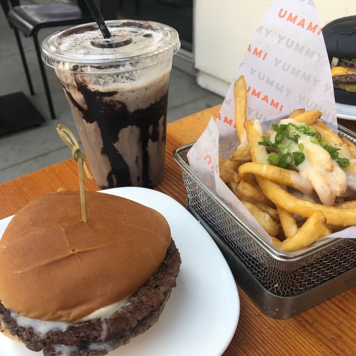 photo of Umami Burger Santa Monica Vegan Cookies and Cream Milkshake shared by @courtlynn on  17 Oct 2020 - review