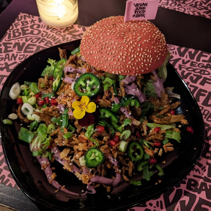 photo of Vegan junk food bar Rotterdam Pink Shawarma shared by @chandnibhudia on  20 Nov 2022 - review