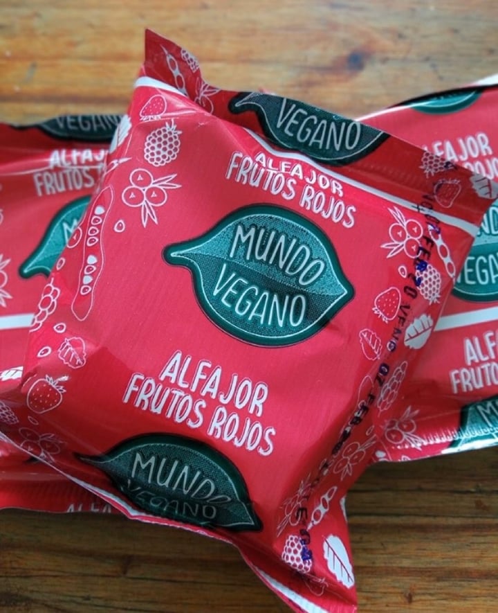 review photo of Mundo Vegano Alfajor Frutos Rojos shared by @lisasimpson on 24 Dec 2019 - review