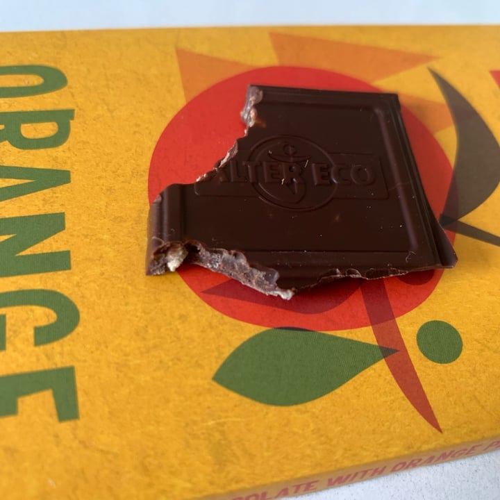 review photo of Alter Eco Orange Dark Chocolate shared by @tizianavegana on 30 Mar 2022 - review