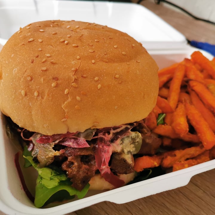 photo of Kaylee's Eatery BBQ Sticky Rib burger shared by @michellebarendse on  26 Jun 2021 - review