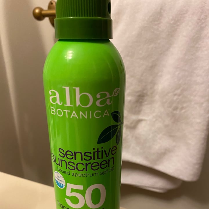 photo of Alba Botanica Sensitive Sunscreen Fragrance Free Clear Spray shared by @kelleyjhall on  13 Nov 2020 - review
