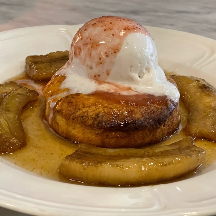 photo of Willow Vegan Bistro Bananas Foster Cake shared by @chiefwhitepaw on  10 May 2022 - review