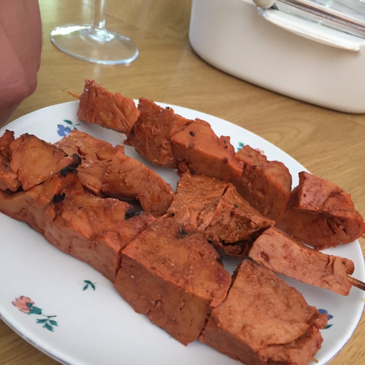 photo of Romeo & Vero Vegan Butcherie Vegan Chicken Kebabs shared by @theconscioushustle on  02 Aug 2020 - review