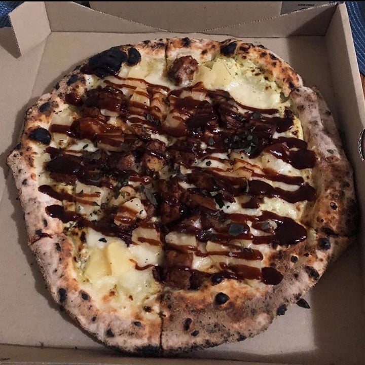 photo of Red Sparrow Pizza Chicken and Pineapple Pizza shared by @missmaddie on  29 May 2020 - review