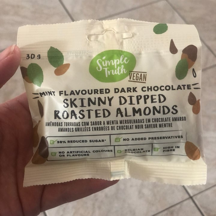 photo of Simple Truth Salted Caramel Skinny dipped roasted almonds shared by @lenicpretorius on  19 Oct 2020 - review