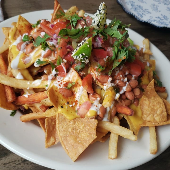 review photo of Arles & Boggs Vegan Eatery Munchy Nachos shared by @amandalanphear on 11 Sep 2022 - review