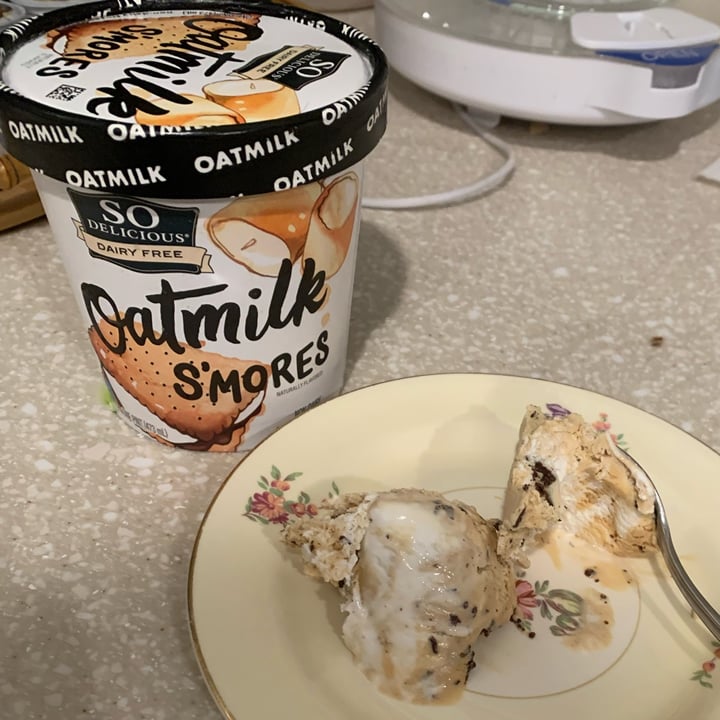 photo of So Delicious Dairy Free Oatmilk S’mores Frozen Dessert shared by @unejanie on  05 Nov 2022 - review