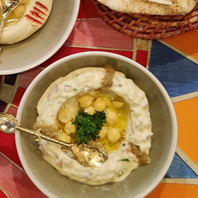 Photo of the dish “Beiruti hummus”