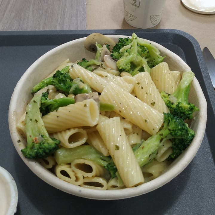 photo of deWeggie's Rigatoni con Salsa Broccoli shared by @ditovegan on  10 Sep 2021 - review