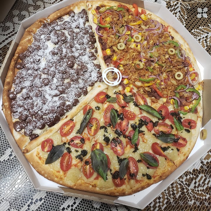 photo of Vivenda das Pizzas Pizza Vegana - Sabores Marguerita, Prestígio e Hambúrguer Do Futuro shared by @loute on  25 Apr 2022 - review