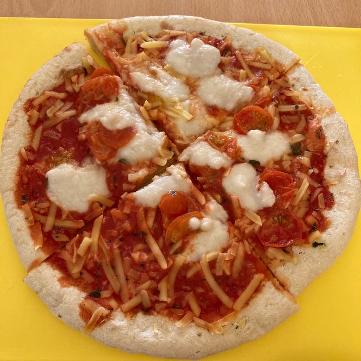 photo of Veganz pizza tricolore shared by @abi88 on  23 Aug 2021 - review