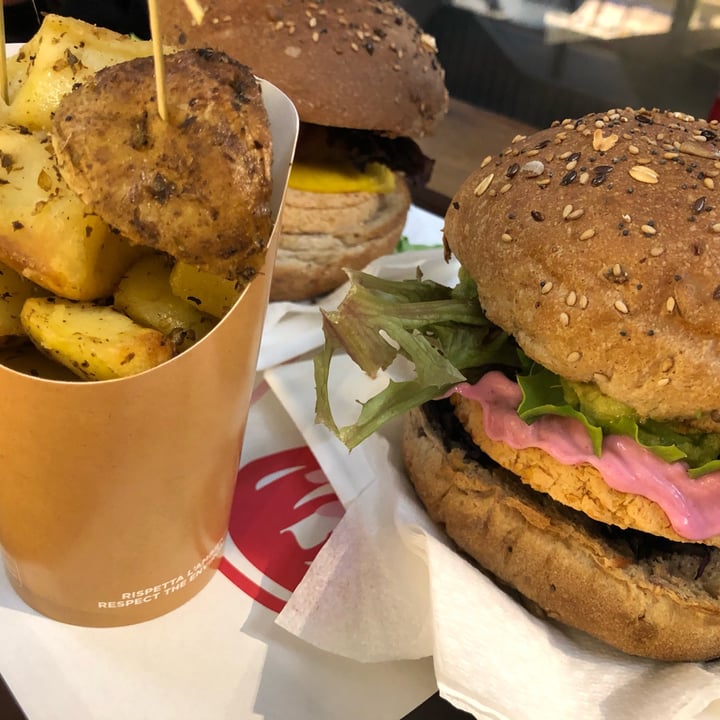 photo of Veg & Veg Asian Burger shared by @piccolacucinadicasa on  01 Jun 2022 - review