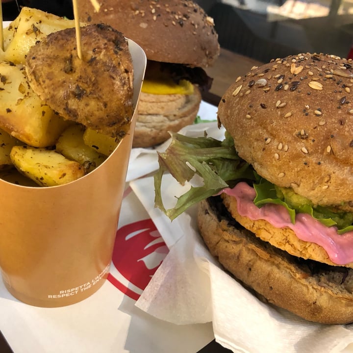review photo of Veg & Veg Asian Burger shared by @piccolacucinadicasa on 01 Jun 2022 - review