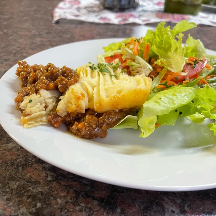 photo of Woolworths Food Cottage Pie shared by @jeanne-marie on  30 Mar 2022 - review