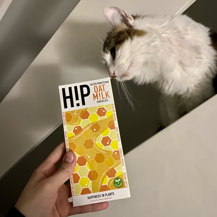 photo of HIP (H!P) Salted Honeycomb Oat Milk Chocolate shared by @anaaragon on  22 Mar 2022 - review