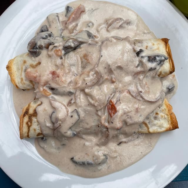 Photo of the dish “Canelones Con Crema De Hongos De Pino”