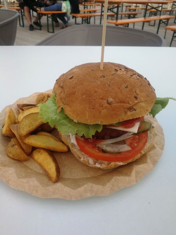 photo of La Cuchara Veggie Beyond Burger shared by @marcco on  12 Aug 2019 - review