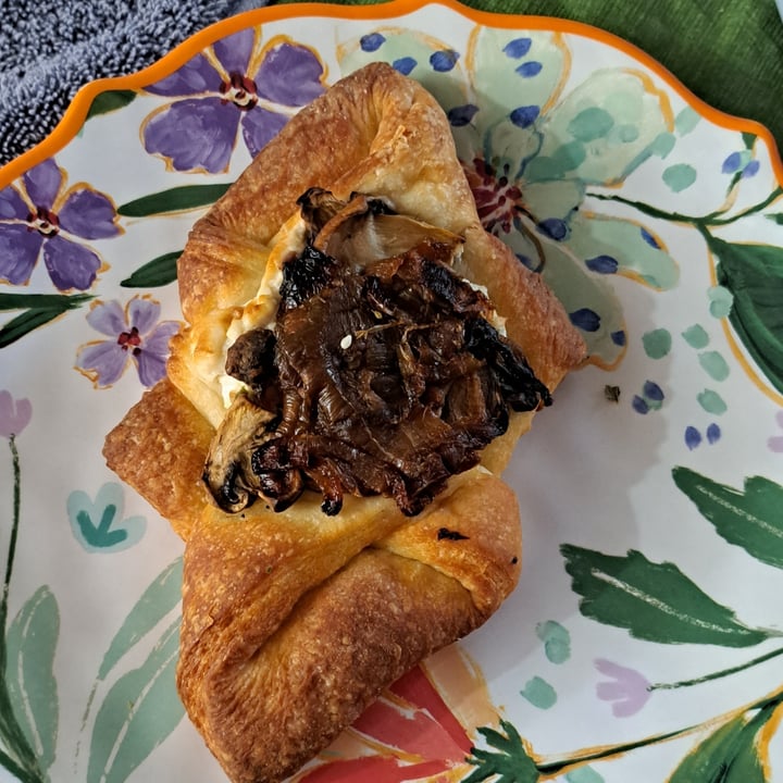 photo of Coven plant based marketplace Mushroom Onion and Cheese Tart shared by @svraphael88 on  05 Dec 2022 - review