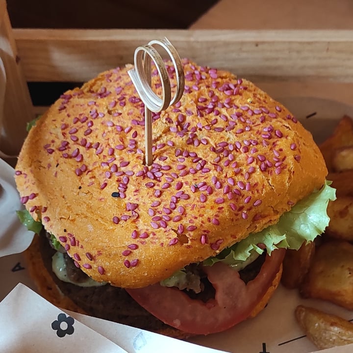 photo of Flower Burger Hercules shared by @niklabelloli1 on  15 Oct 2022 - review