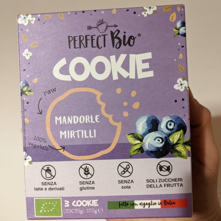 photo of Ambrosiae Perfect Bio Cookie Mandorle Mirtilli shared by @michelemassoni on  26 Feb 2022 - review
