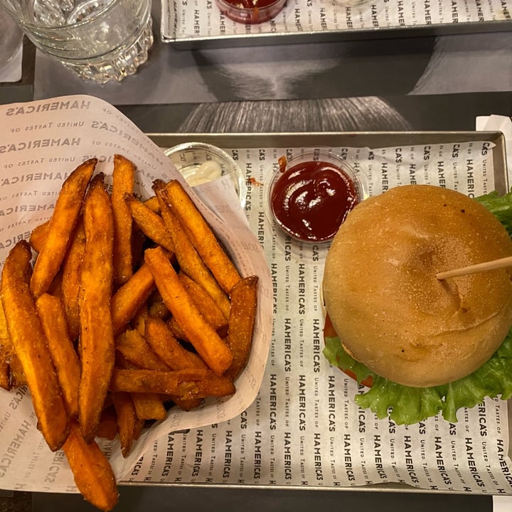 photo of Hamerica's Smile burger shared by @loria28 on  20 Jan 2022 - review