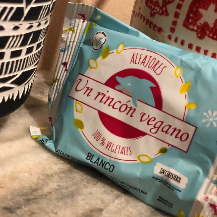 photo of Un Rincón Vegano Alfajor Chocolate Blanco shared by @pauli186 on  26 Nov 2020 - review
