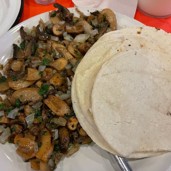 review photo of Las Brazas Champiñones a las brazas shared by @beckiesveggies on 27 Dec 2021 - review