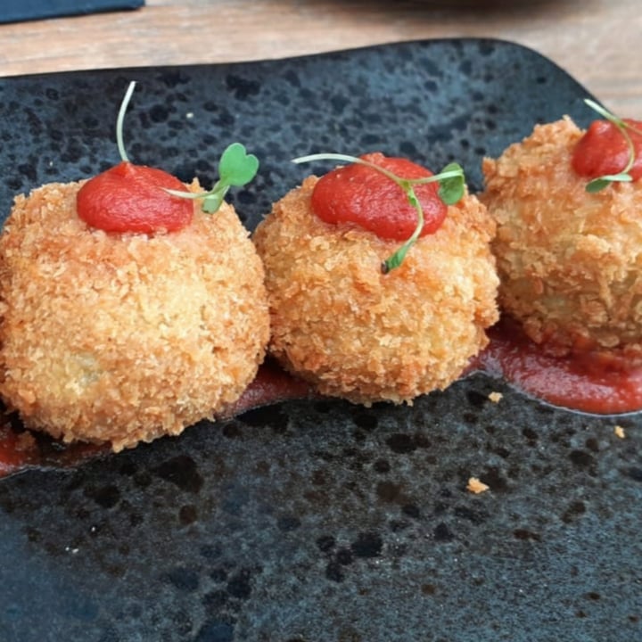 photo of OmNom Jalapeno poppers shared by @chandnibhudia on  01 Jan 2021 - review