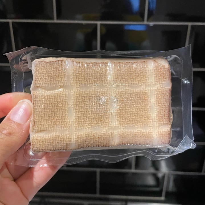 review photo of Vemondo Beechwood Smoked Tofu shared by @southernveganupnorth on 18 Feb 2022 - review