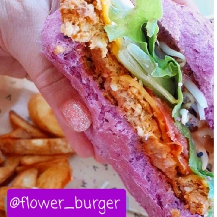photo of Flower Burger Cherry Bomb shared by @perasperaadastra on  18 Jun 2022 - review